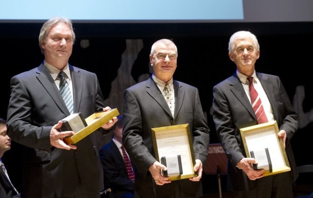 A Lenhossék és Lissák iskolák megközelítését ötvöző kutatók Freund Tamás, Buzsáki György és Somogyi Péter a Brain Prize átadásán.