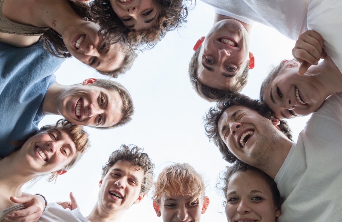 A társas kapcsolat örömet okoz.